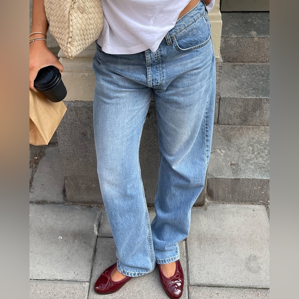 Djerf Avenue Relaxed Jean in Washed Blue